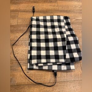 Cozy Black and White Checkered Electric Blanket